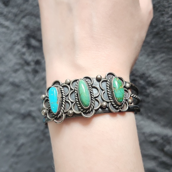 Jewelry - Silver and turquoise bracelet